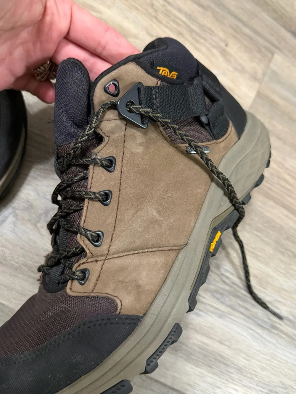 Reva Men's 9 Brown Hiking Boots - Rugged Trail Footwear